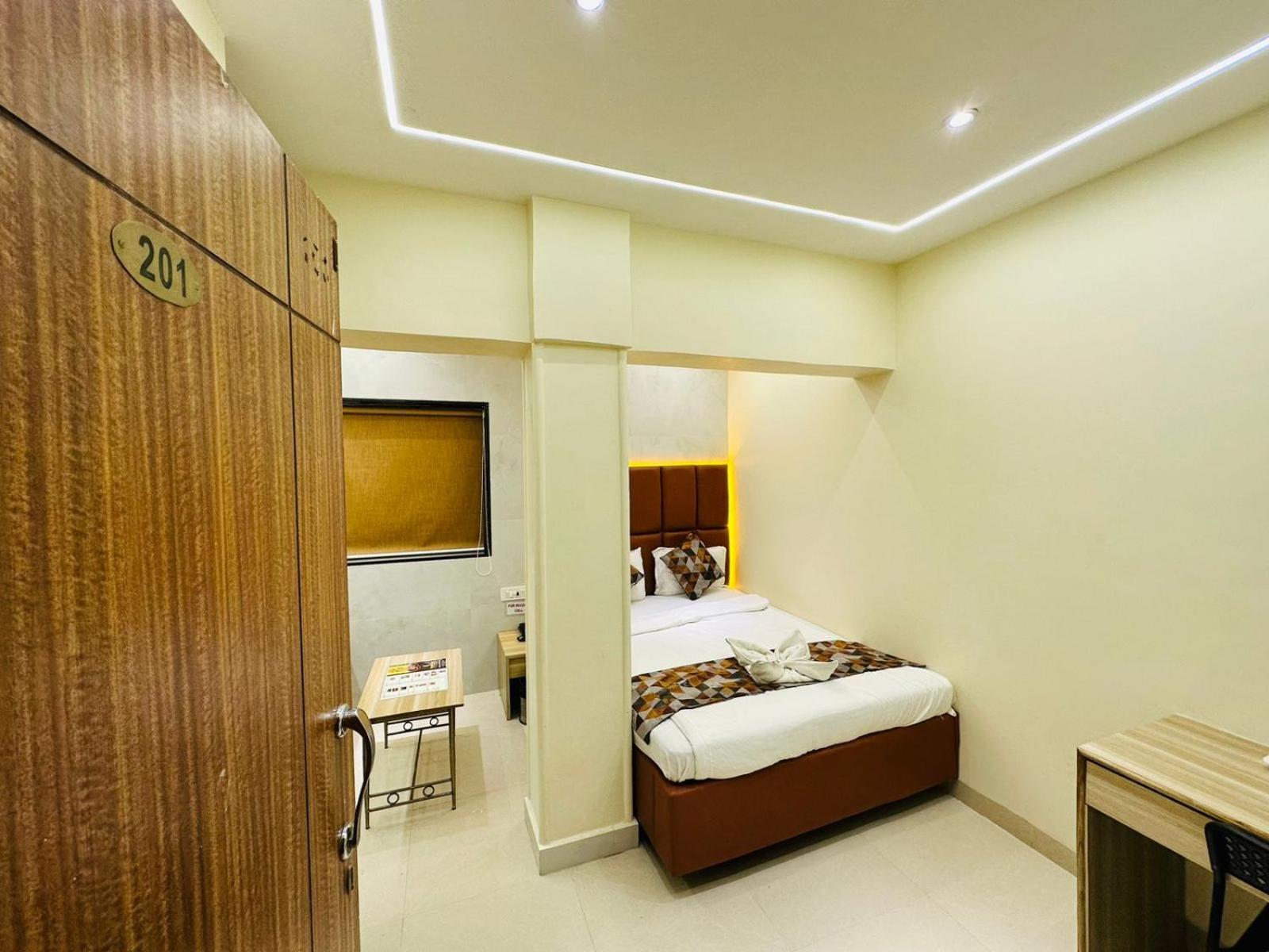 Hotel Vashi Inn Νάβι Μουμπάι Εξωτερικό φωτογραφία
